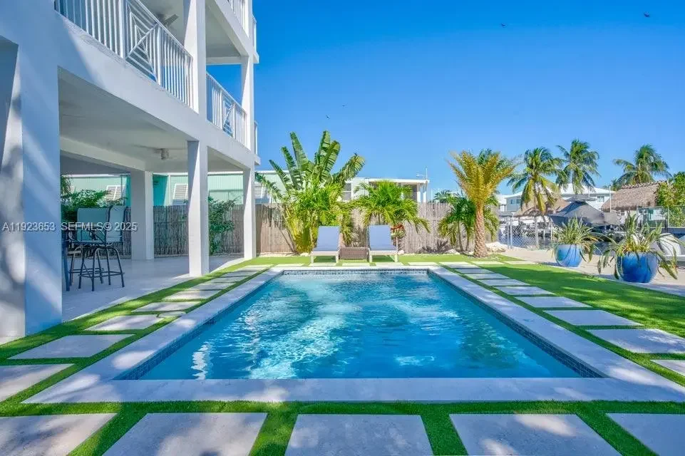 2 of 77 - 229 Upper Matecumbe Rd, Key Largo, FL