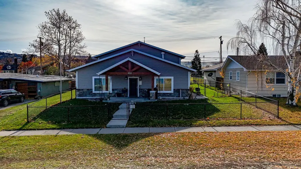 404 3rd Avenue E, Polson