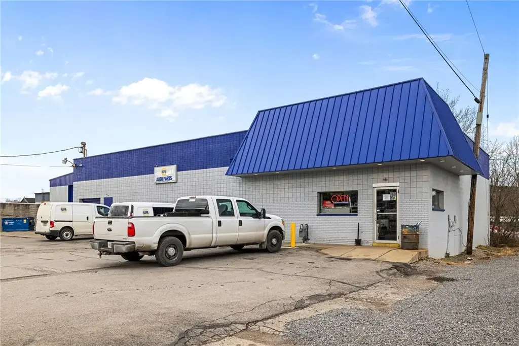 910 Factory Avenue , Ellwood City