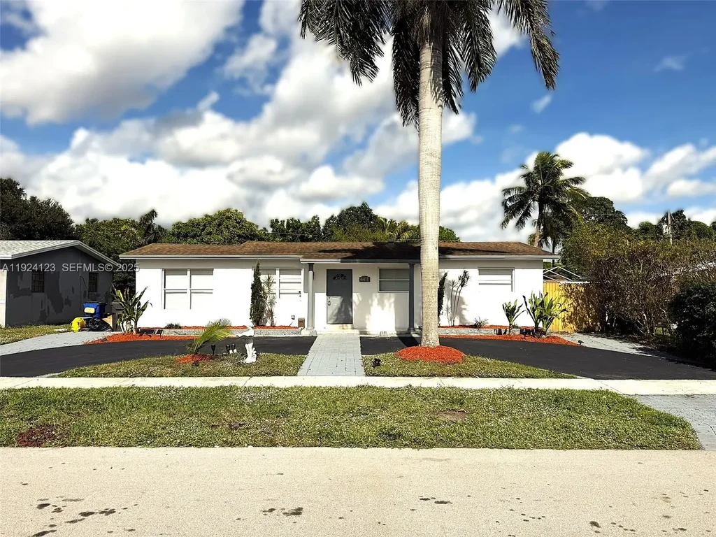 4411 Nw 34th St, Lauderdale Lakes