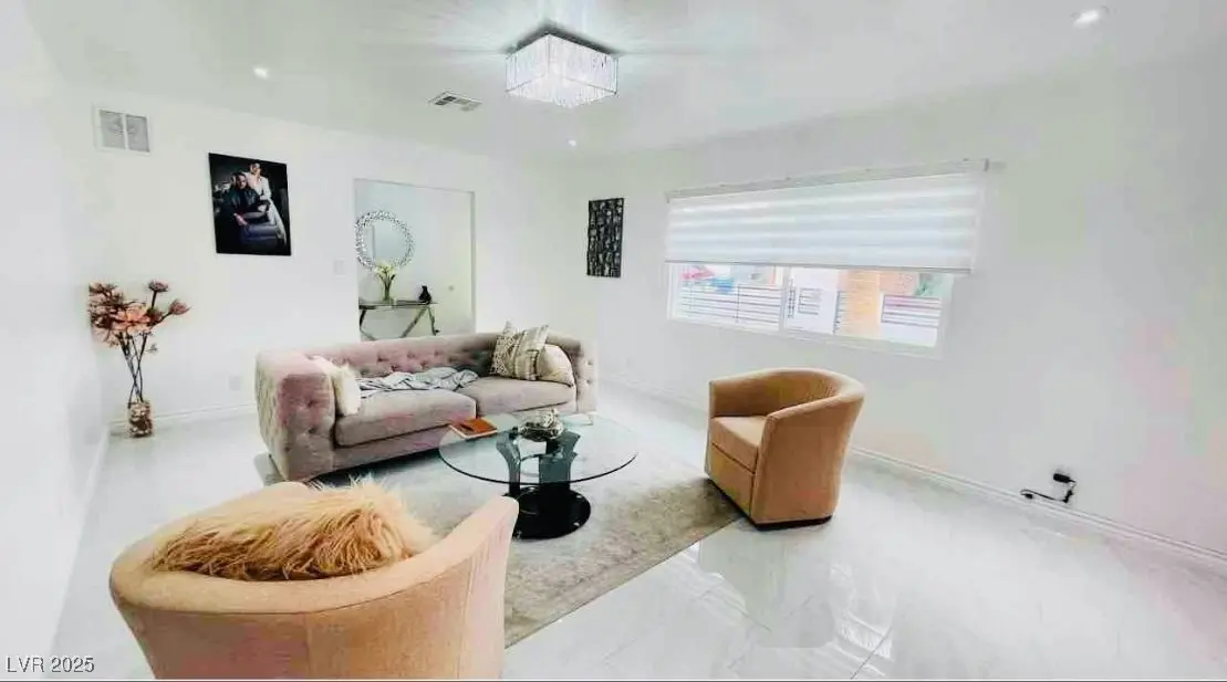 Photo of Listing #2738178