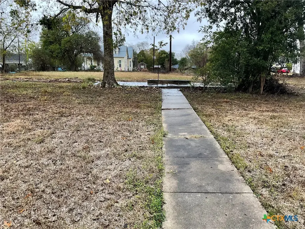 310 Stockdale Street, Cuero