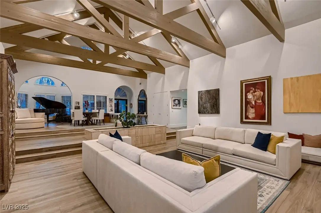 Photo of Listing #2738442