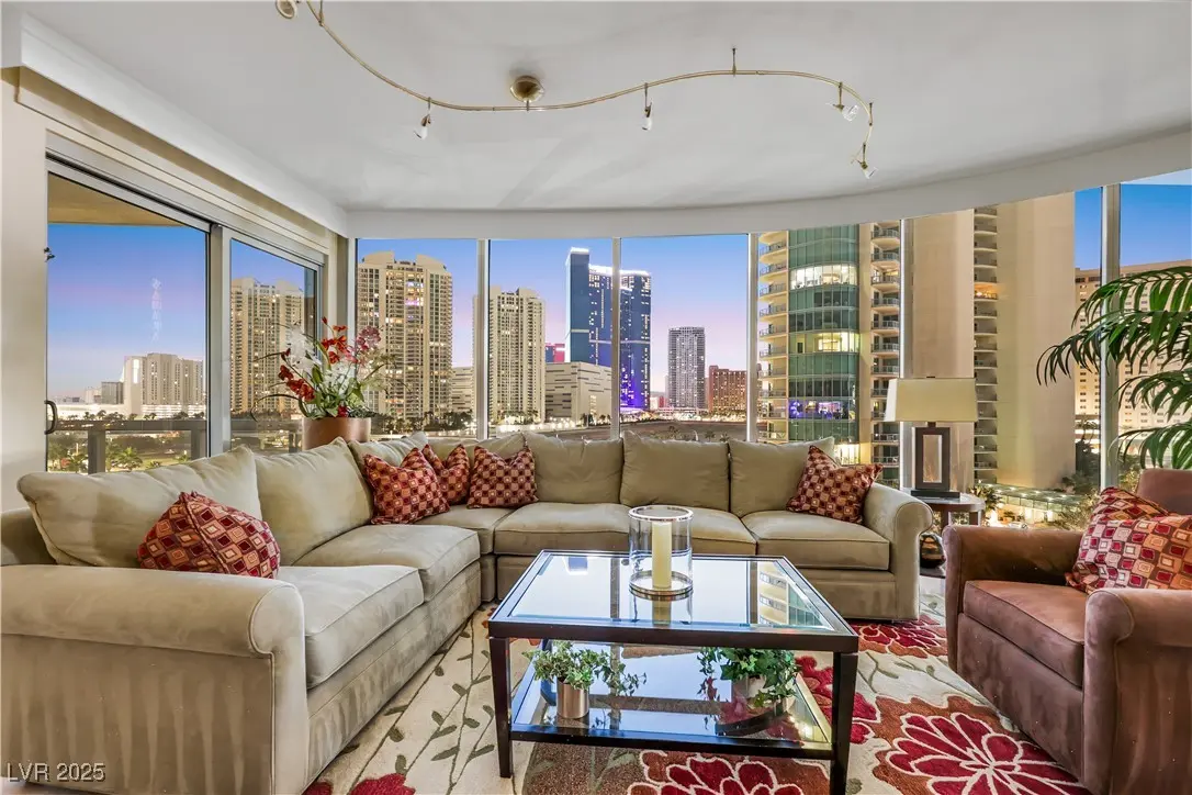 Photo of Listing #2738416