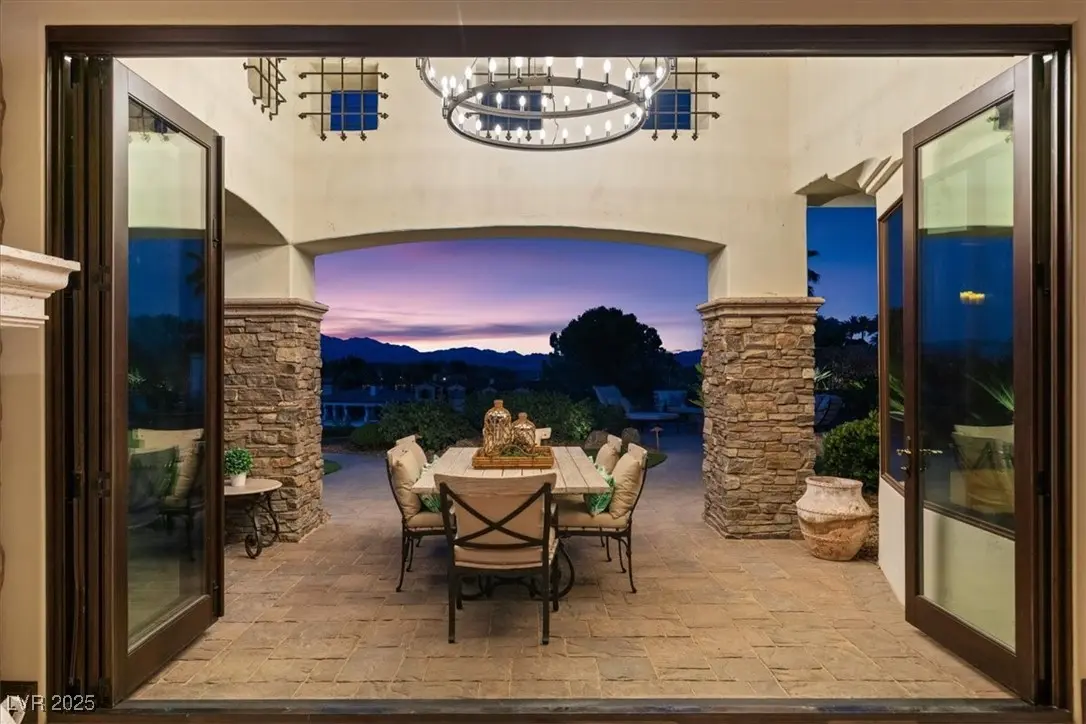 Photo of Listing #2738481