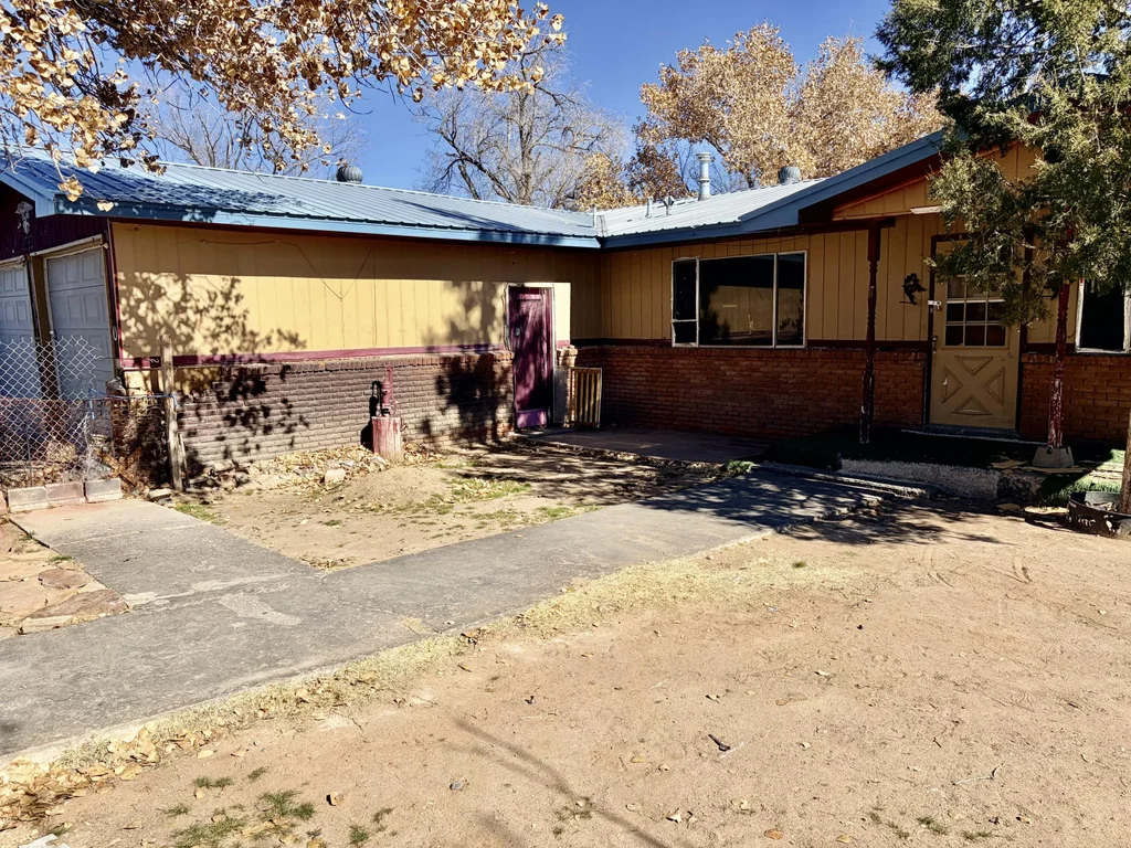 5732 Wood Road Sw, Albuquerque