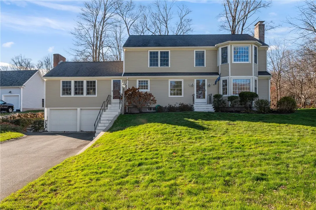 94 Abbott Run Valley Rd, Cumberland