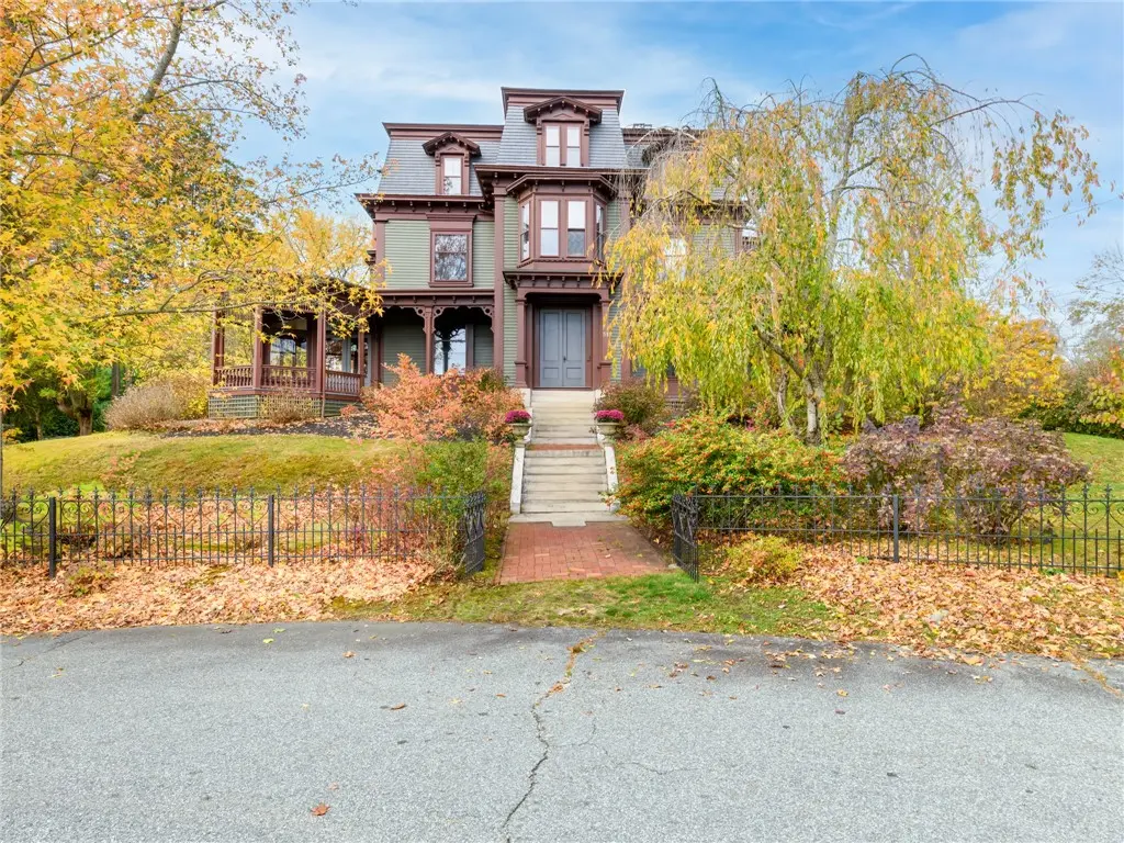 51 Hesper Dr, Warwick