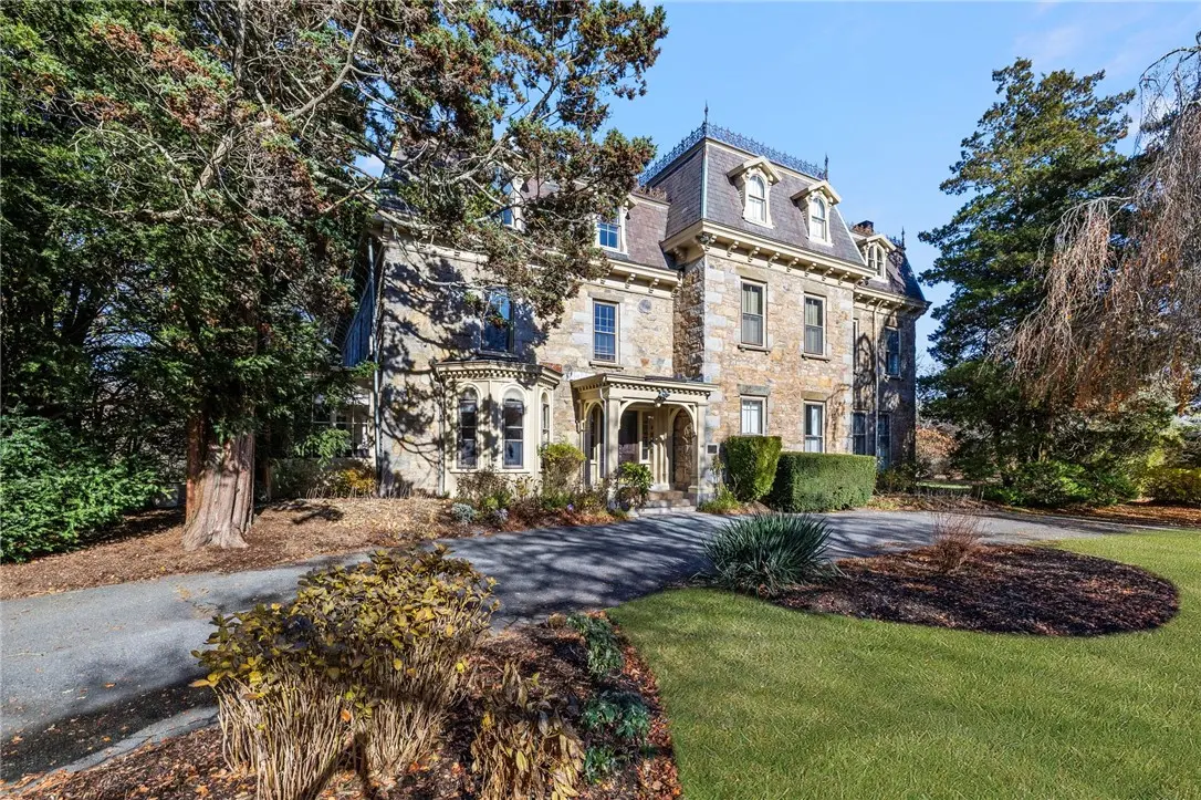 66 Webster St # 9, Newport