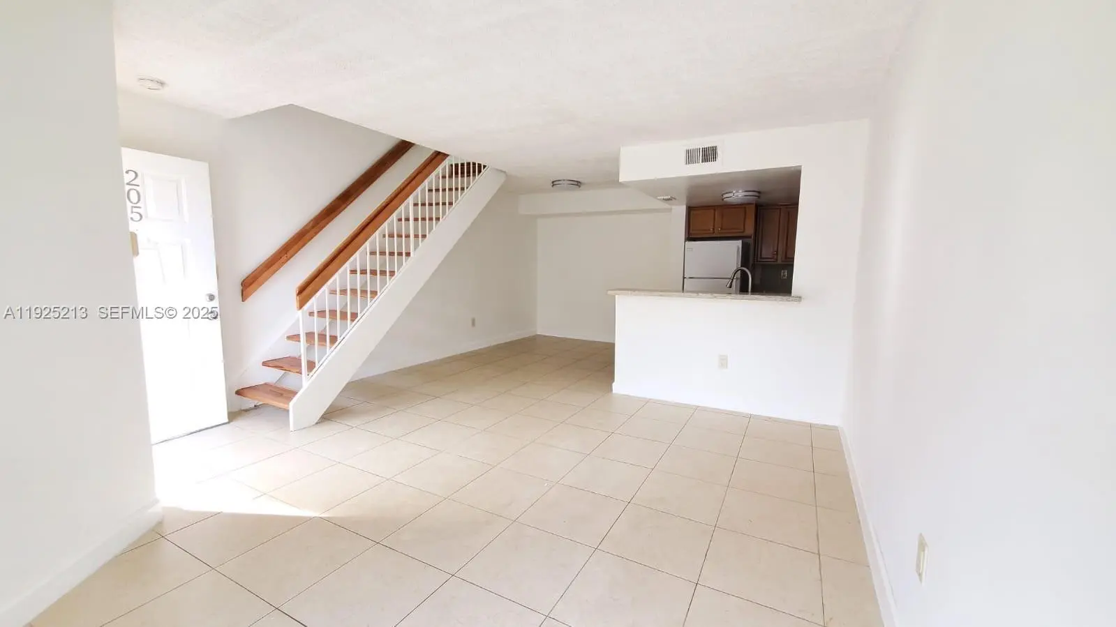 Photo of Listing #A11925213