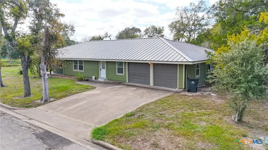 911 Depot Street, El Campo