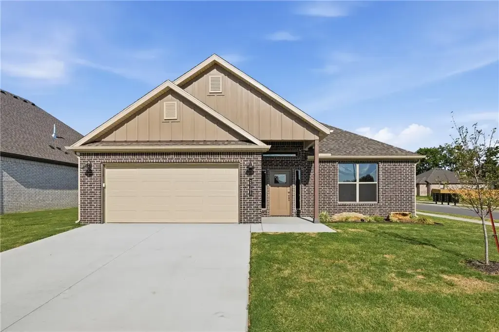 2301 N Lexington Street, Siloam Springs
