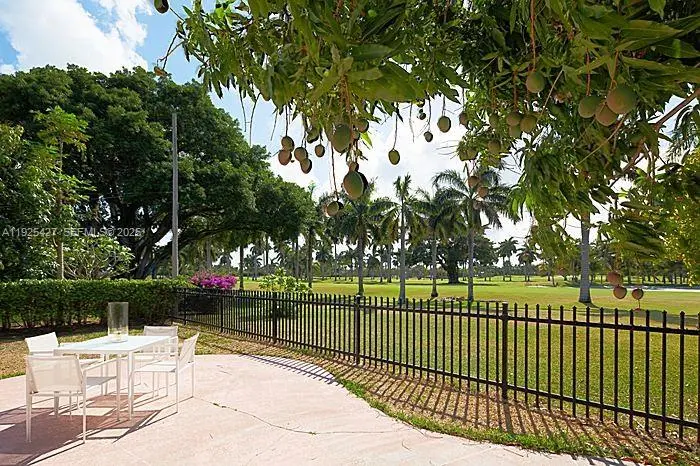 Photo of Listing #A11925427