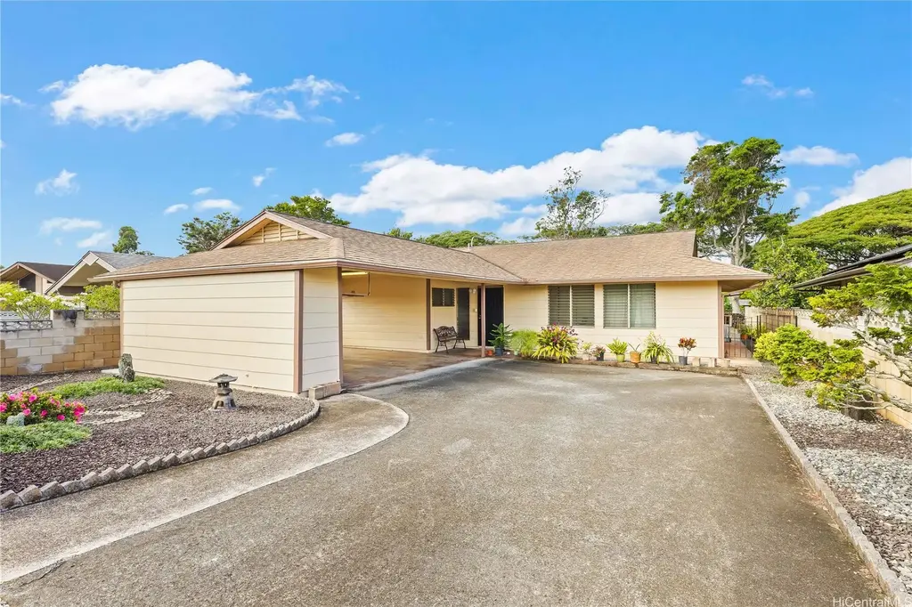 95-744 Hinalii Street, Mililani
