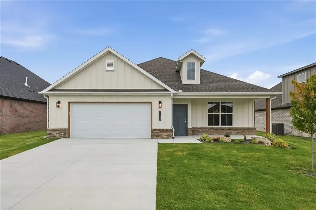 2305 N Lexington Street, Siloam Springs