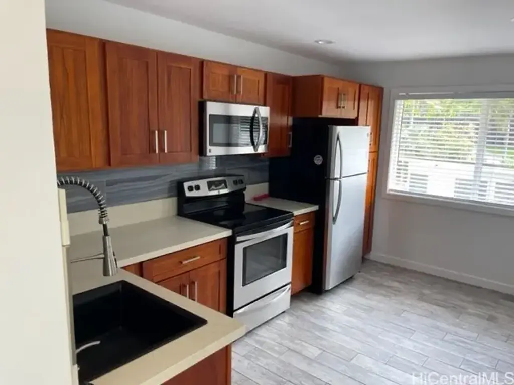42-135 Old Kalanianaole Road # Upper, Kailua