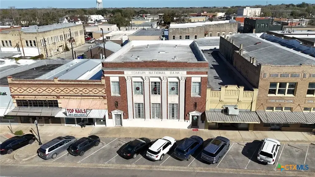 207 W Grand Avenue, Yoakum