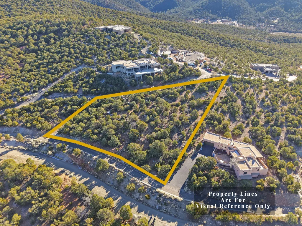 1928 Cerro Escondido, Santa Fe