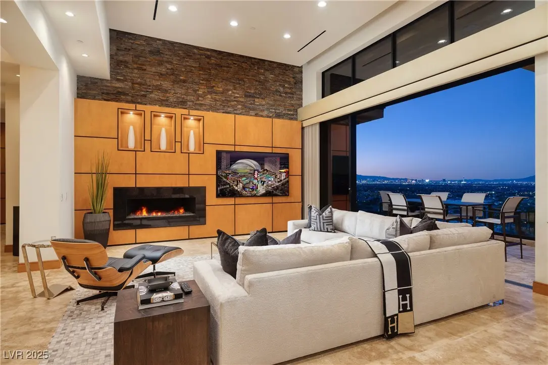 Photo of Listing #2736094