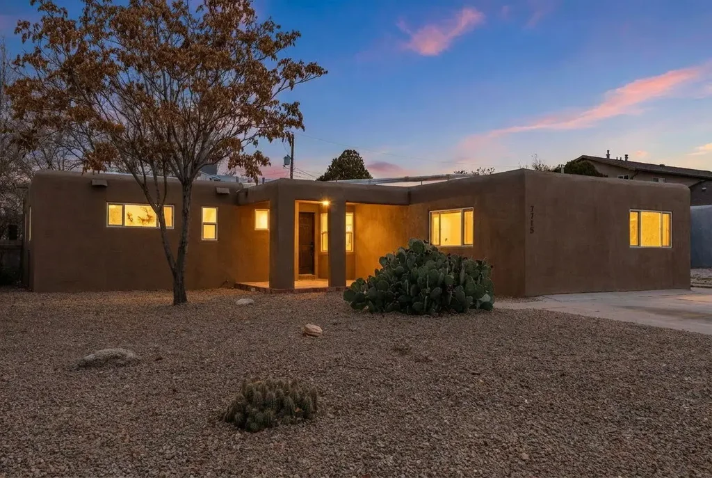 7715 Haines Avenue Ne, Albuquerque