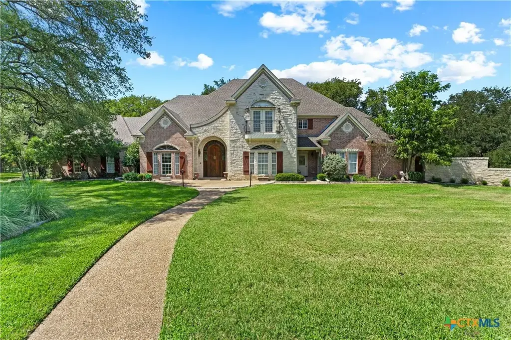 300 Salado Creek Place, Salado