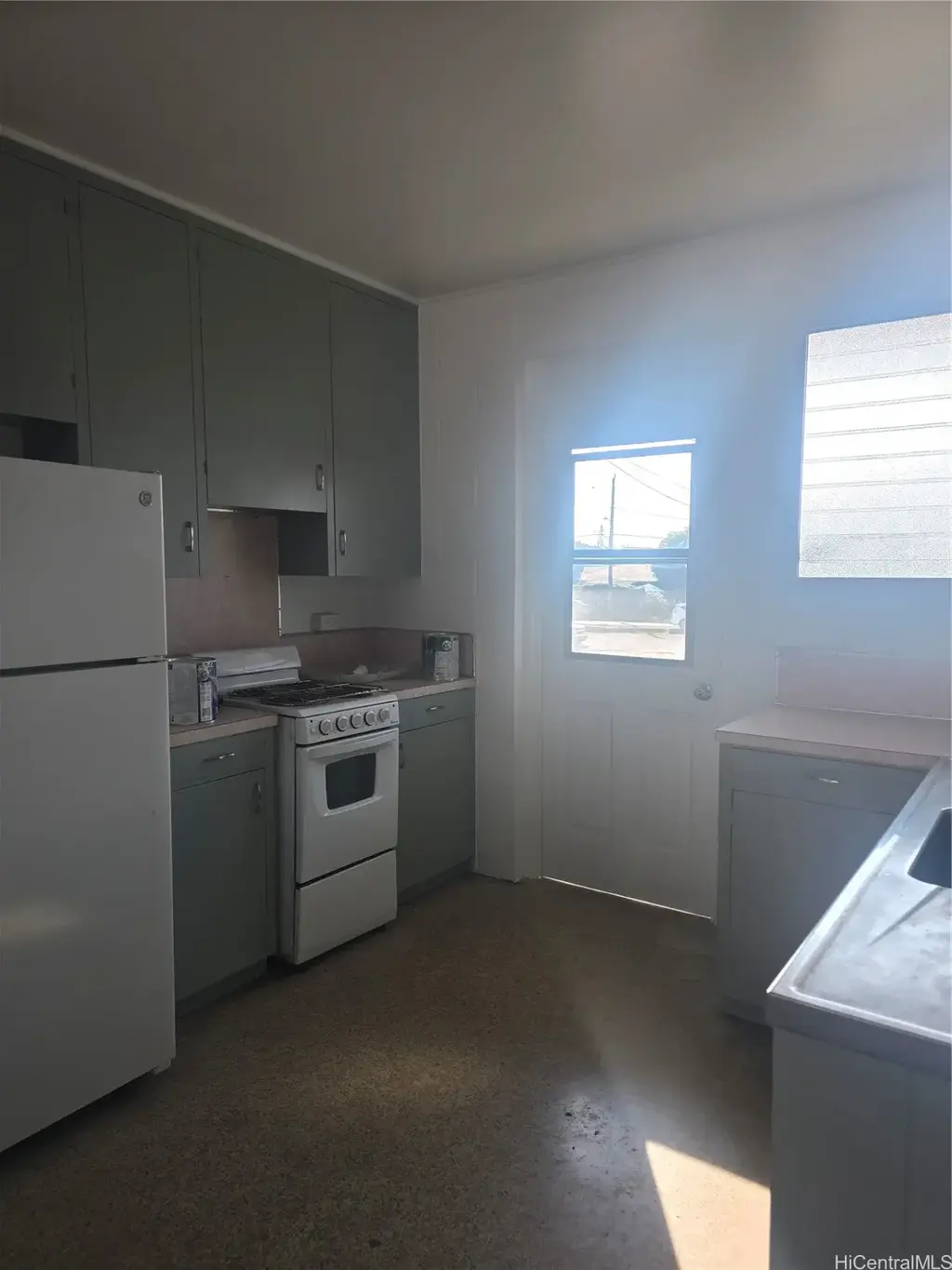 94-819 Farrington Highway # B4, Waipahu