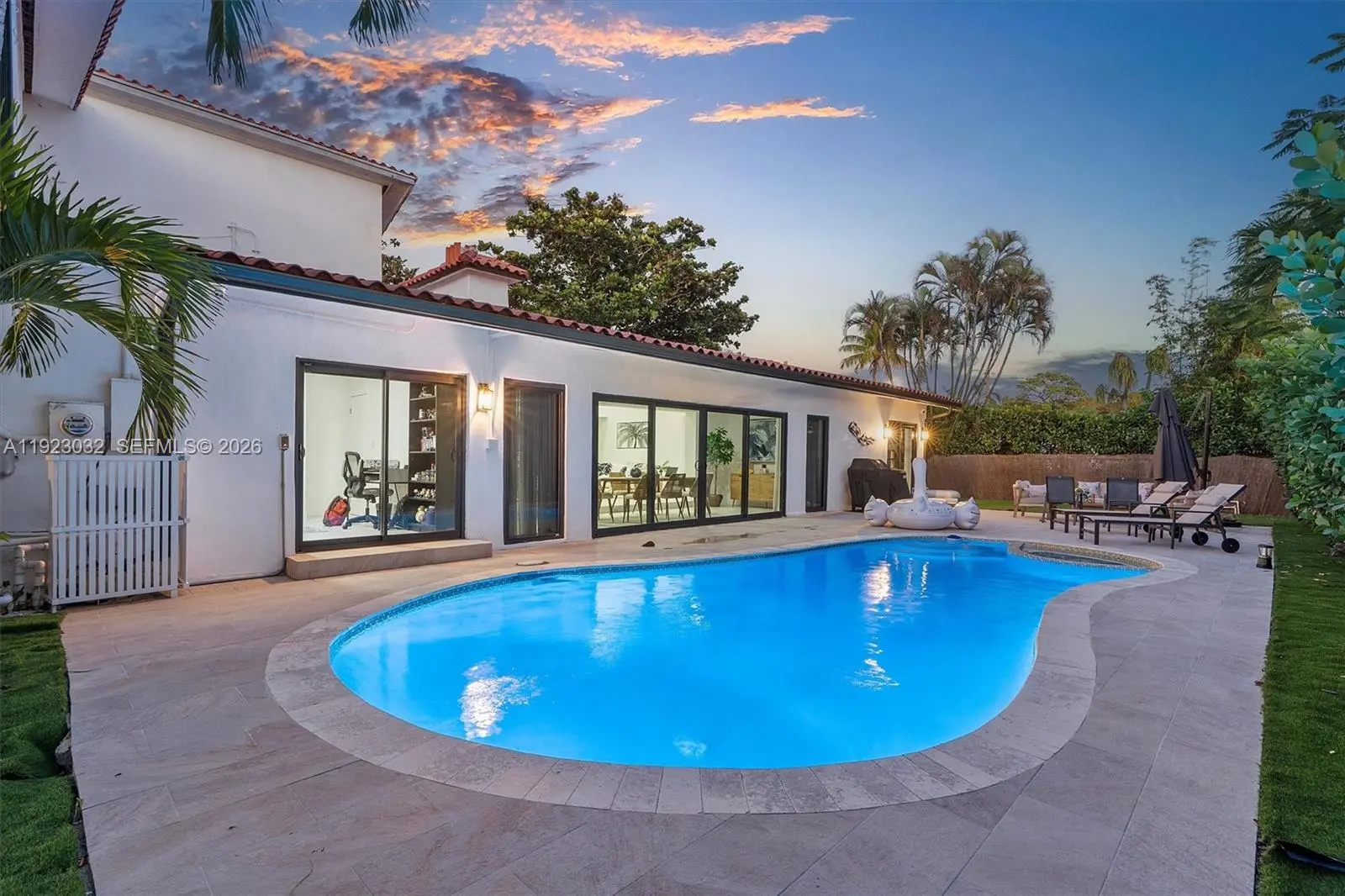 Photo of Listing #A11923032