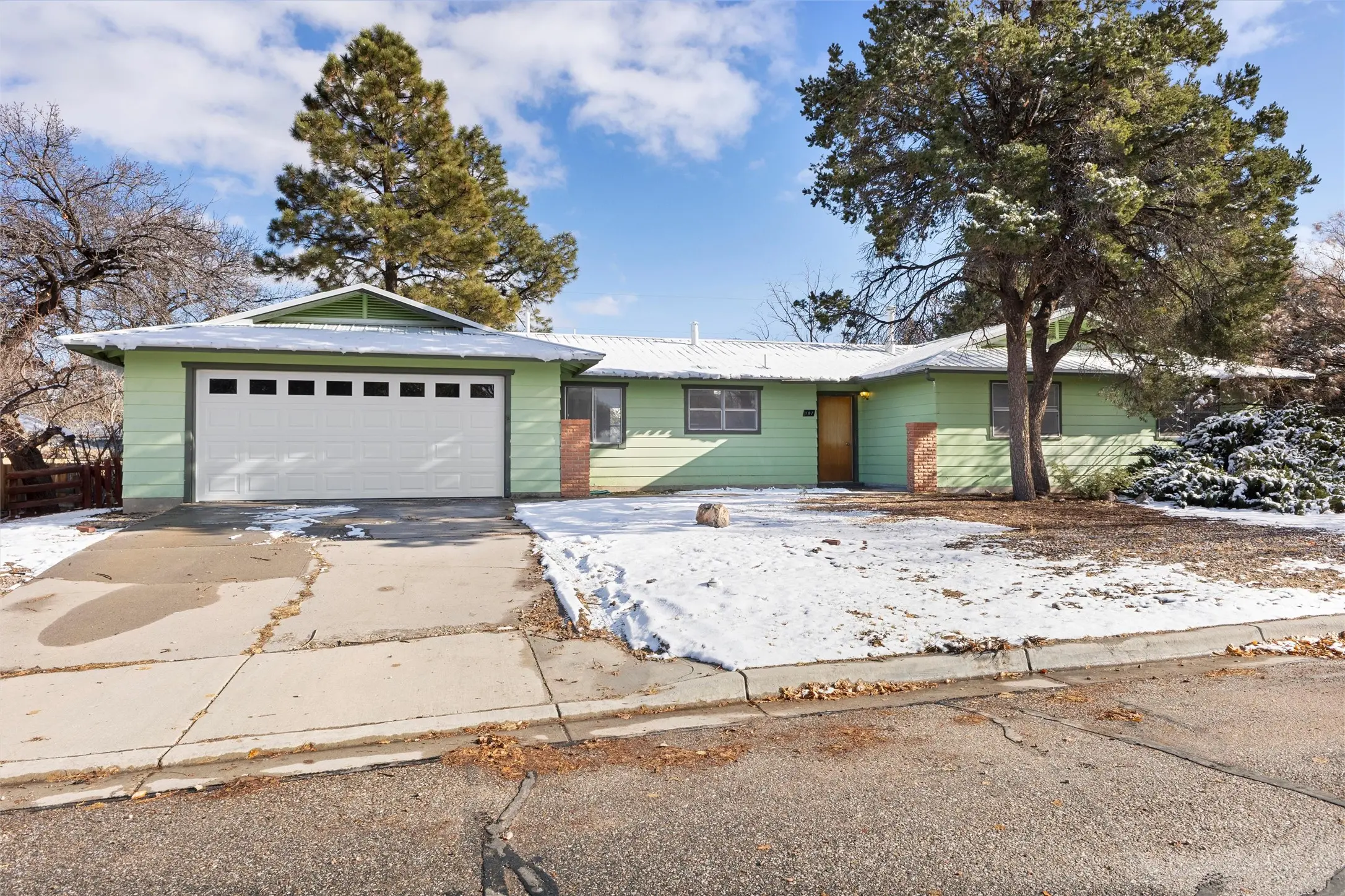 107 Carlsbad, White Rock