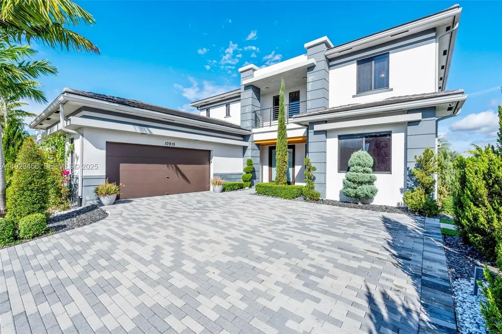 10915 Moore Dr, Parkland