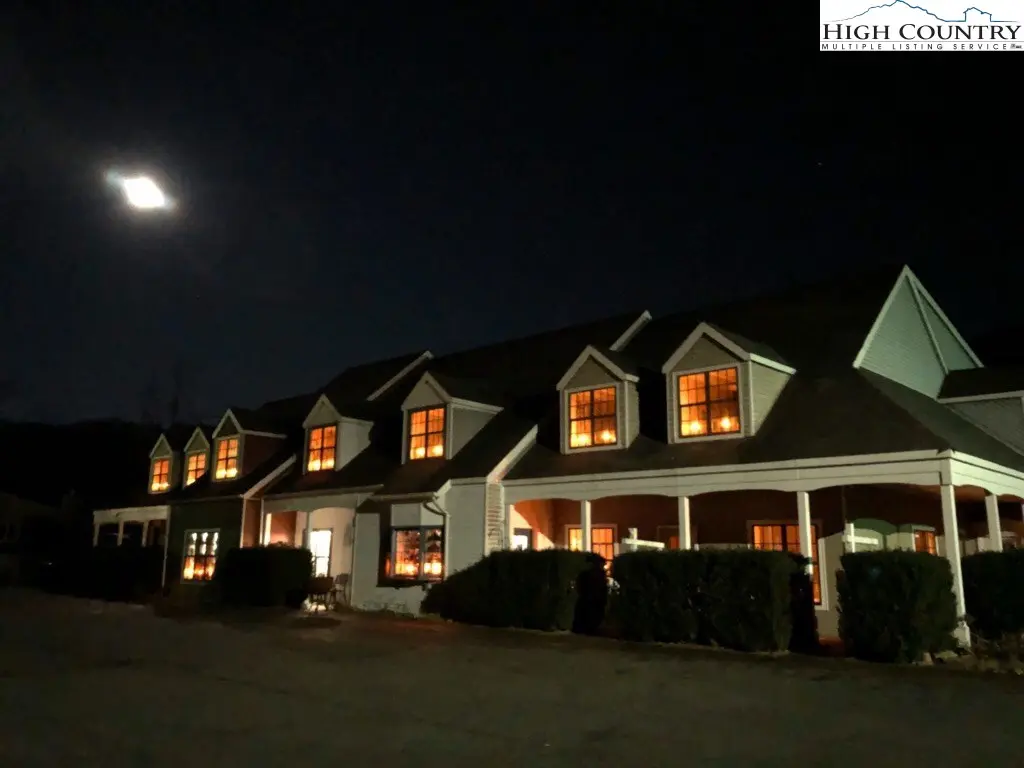 10545 Nc Highway 105 S. Highway, Banner Elk