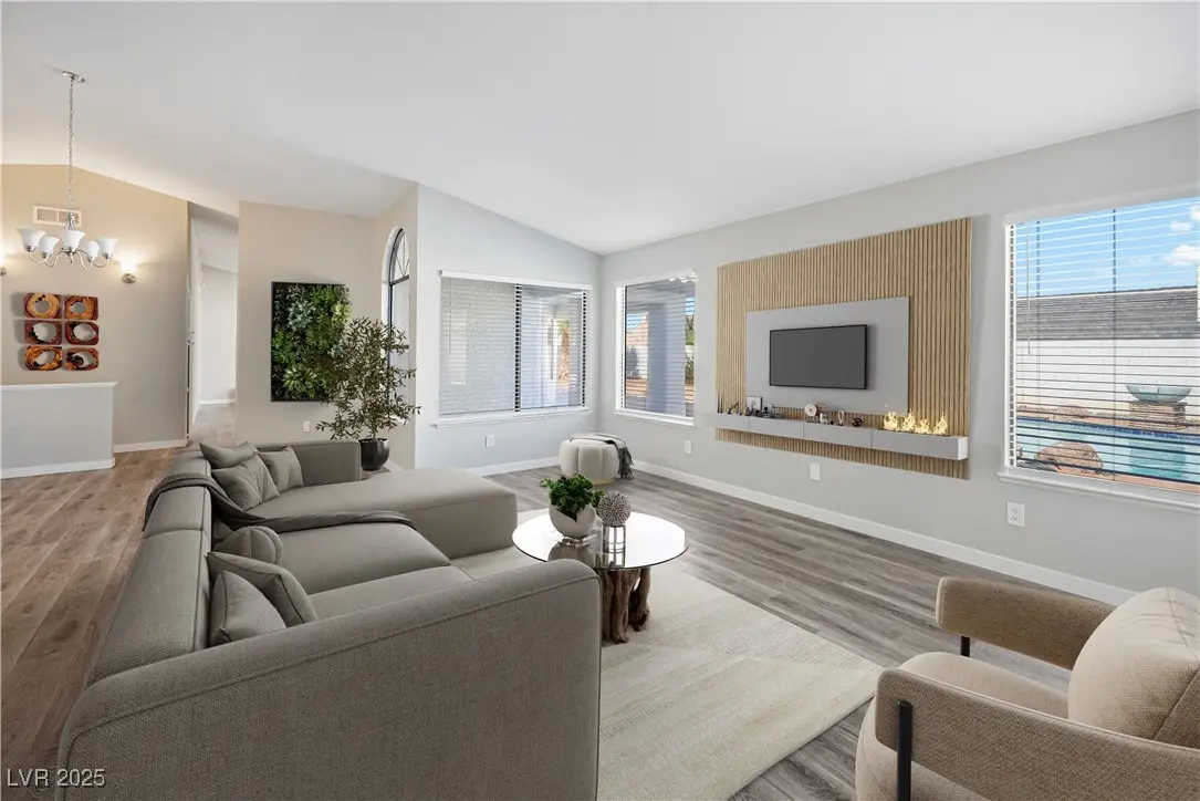 Photo of Listing #2739575