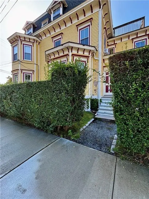 51 Annandale Rd # 2, Newport