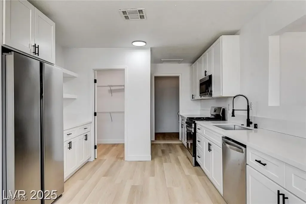 Photo of Listing #2739993