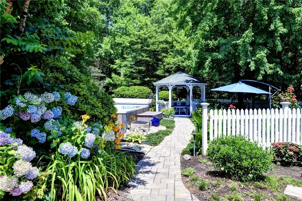 2093 Harpers Mill, Williamsburg