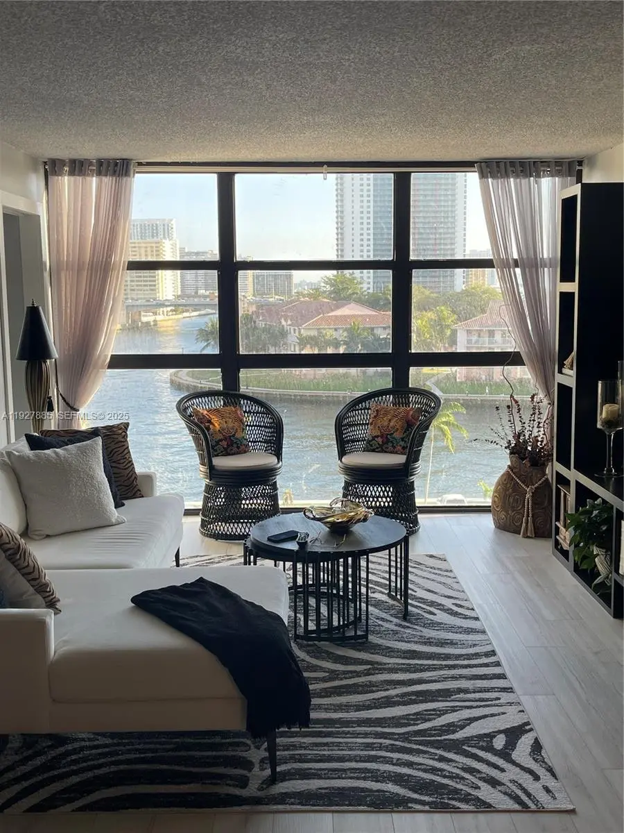 Photo of Listing #A11927885