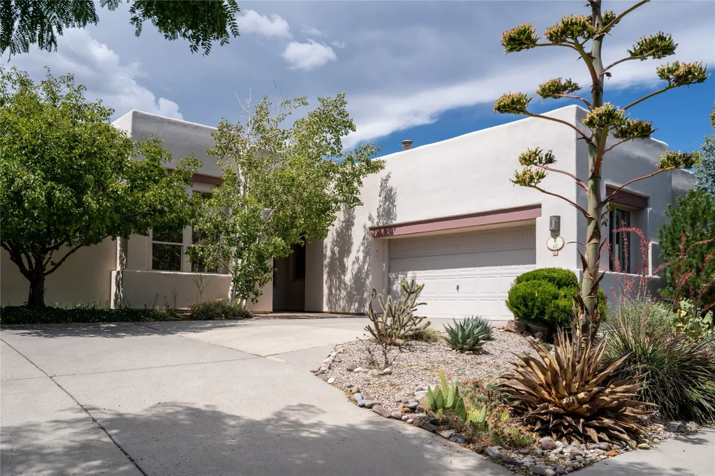 15 E Chili Line Road, Santa Fe