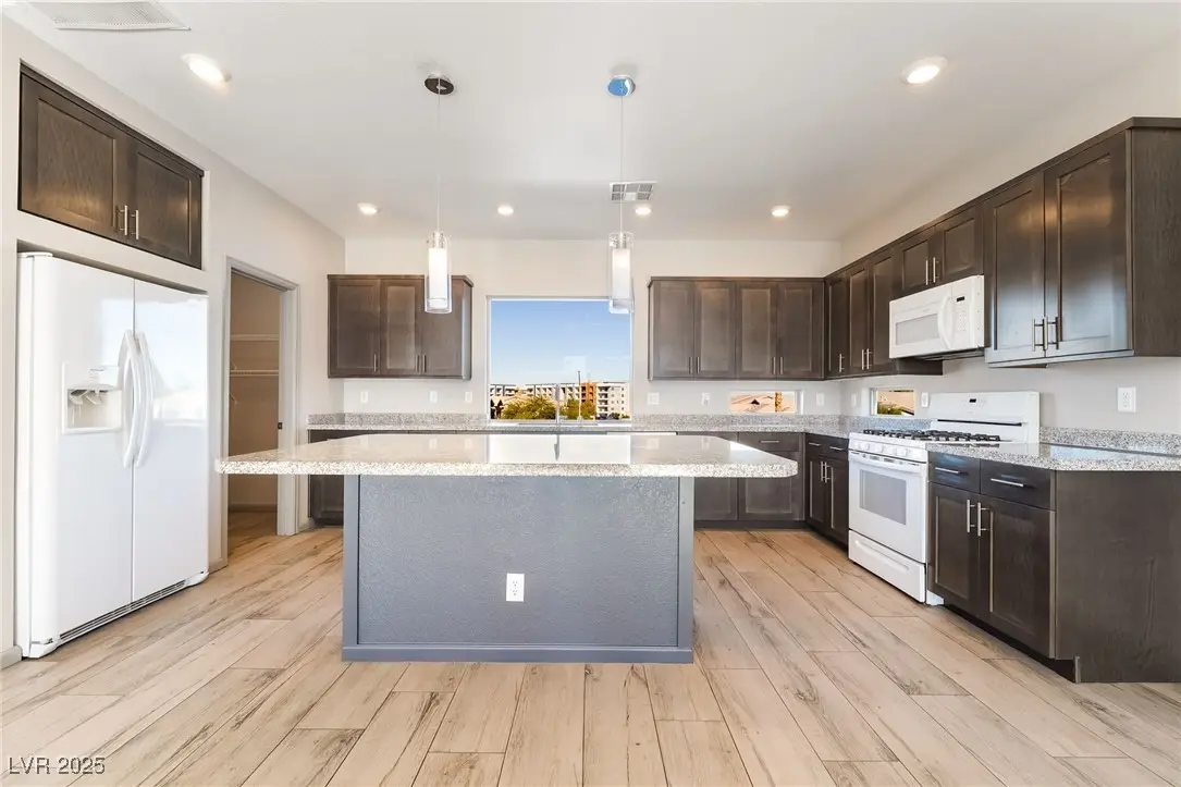 Photo of Listing #2739560