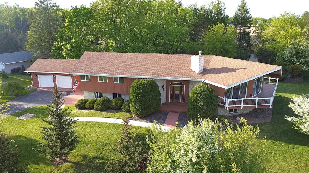 826 Eastview Dr, Antigo