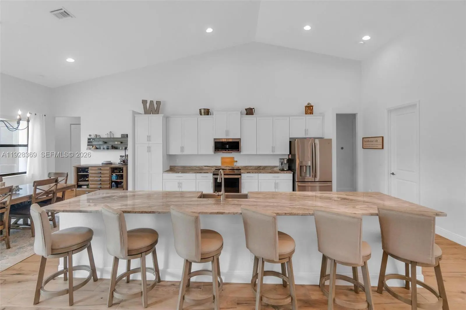 Photo of Listing #A11928369