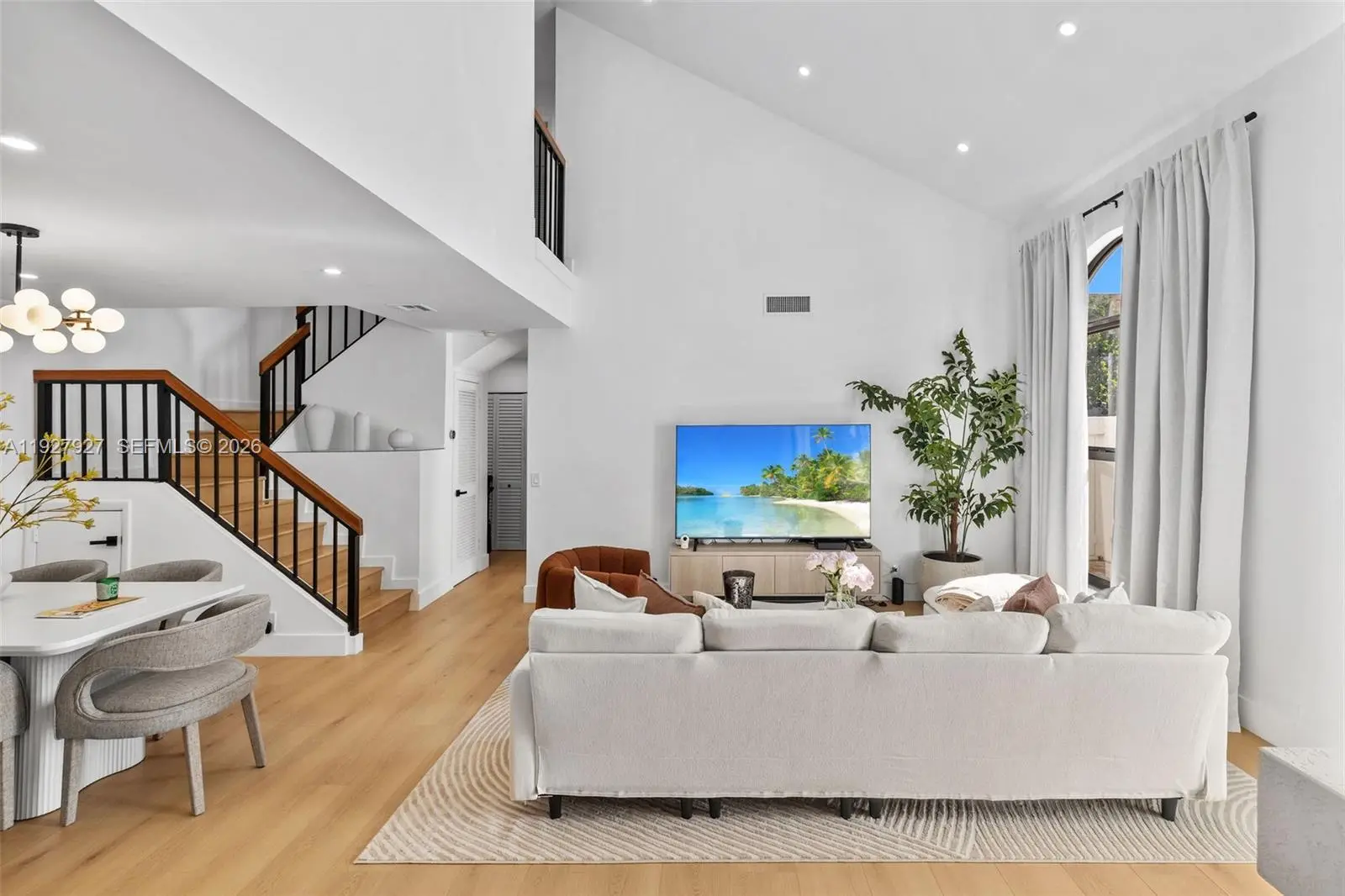 Photo of Listing #A11927927