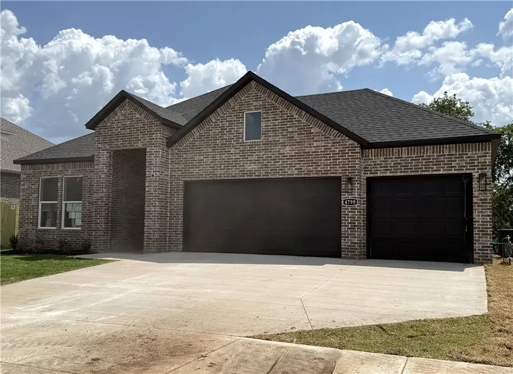 4799 W Allium Street, Fayetteville