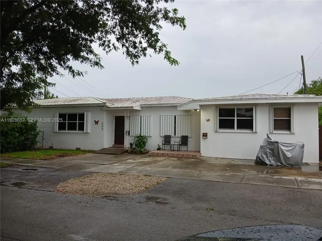 650 Sw 44th Ct, Miami