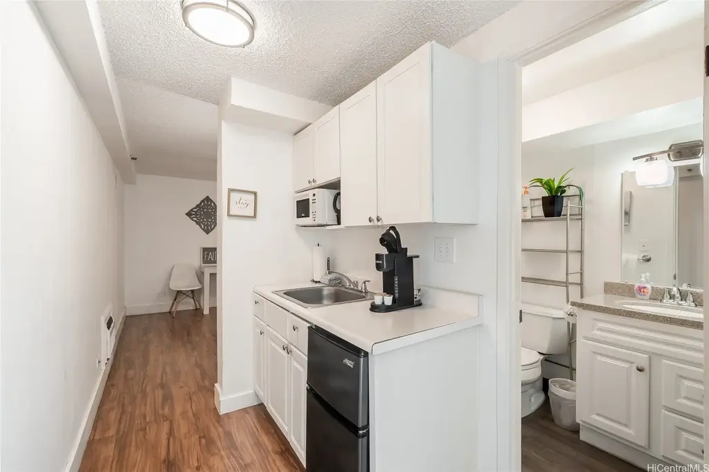 (unit #208a) 2450 Prince Edward Street, Honolulu