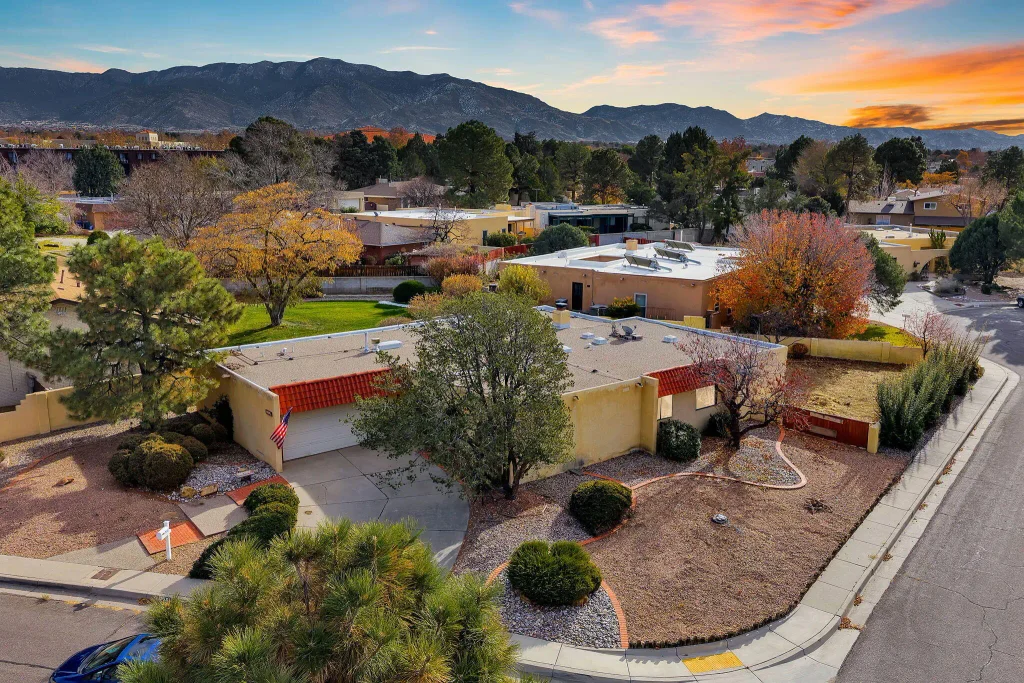 7910 Academy Trail Ne, Albuquerque