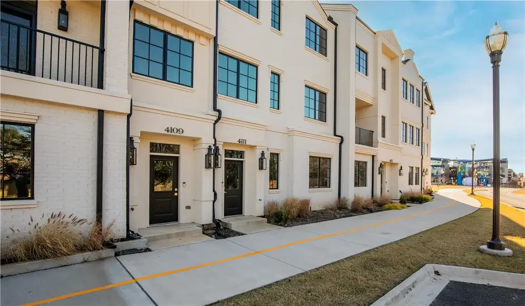 4111 S Champions Drive, Rogers