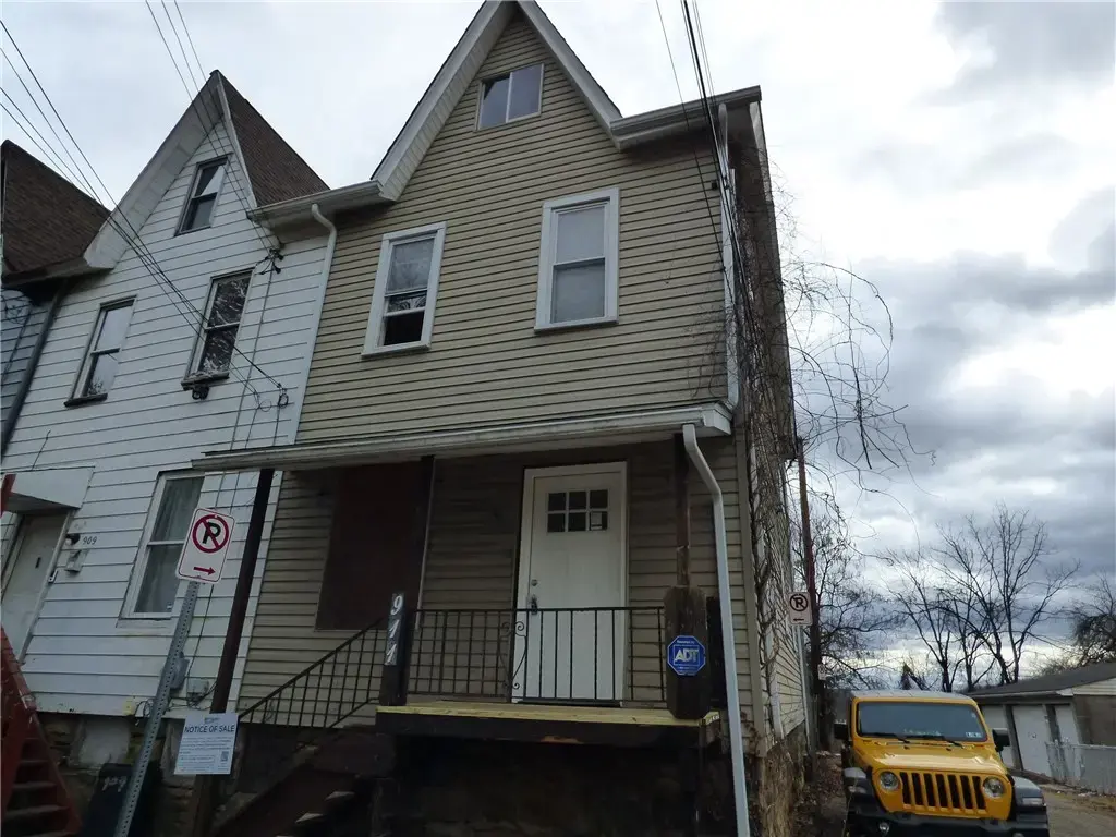 911 Amherst Street , Elliott