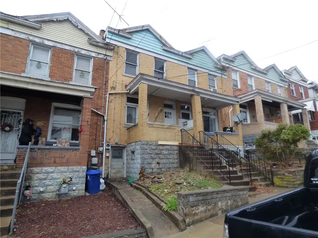 320 Lorenz Avenue , Elliott