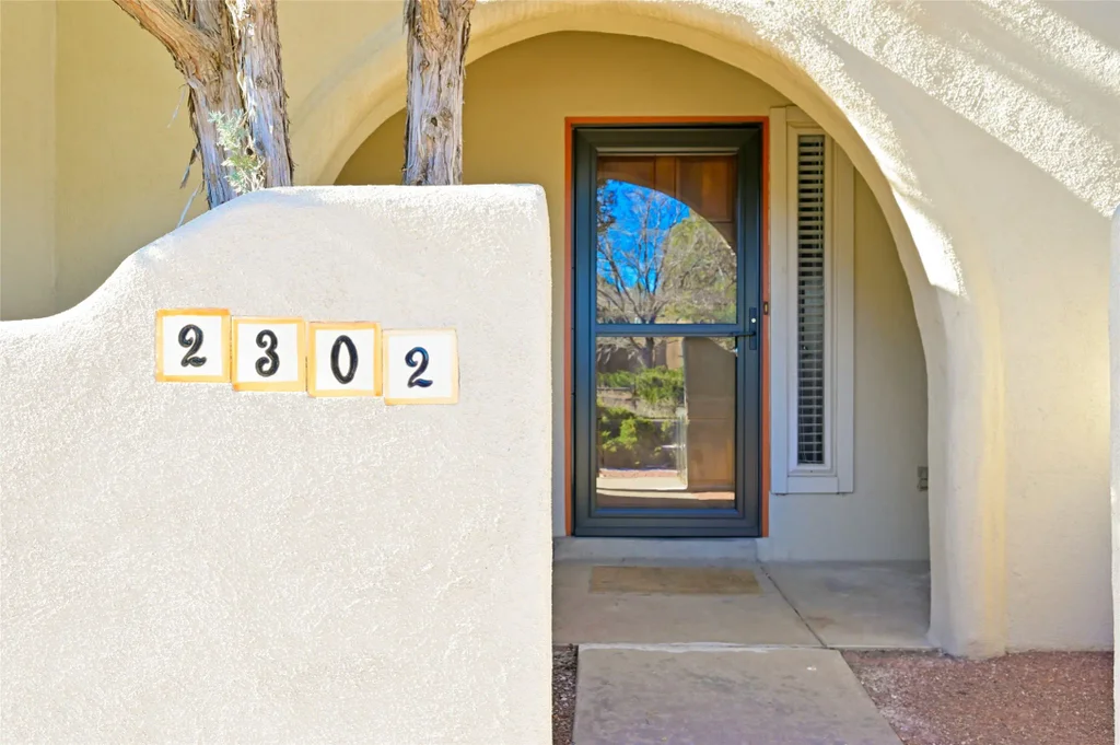 2302 Calle Pintura, Santa Fe