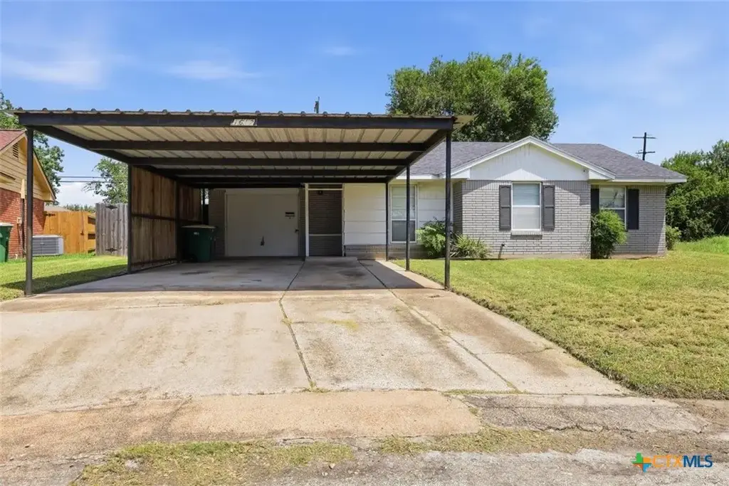 1612 Alamo Drive, Victoria