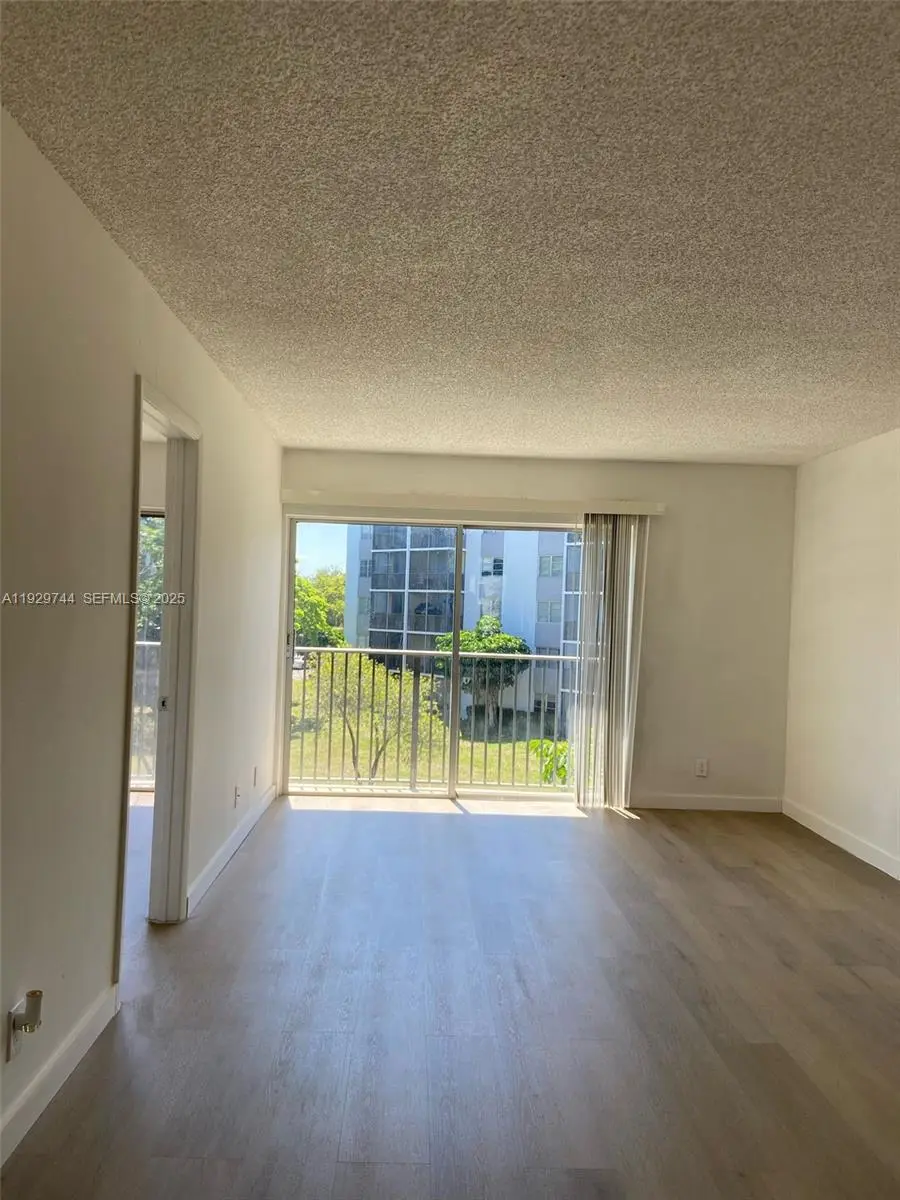 Photo of Listing #A11929744